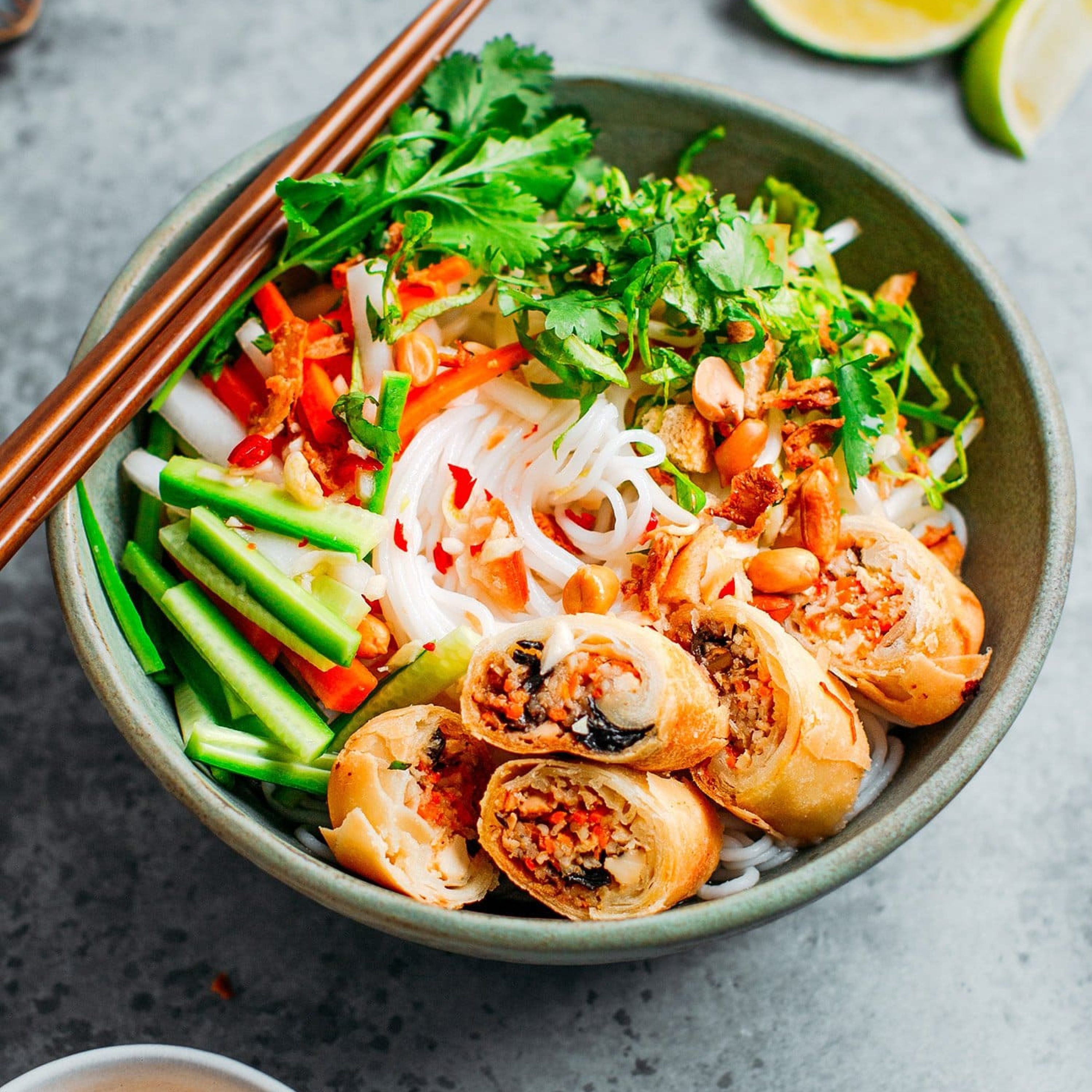 salade bun nems végan